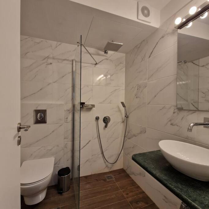 Chic Apt Near Acropolis - Avdi Square Афины Экстерьер фото