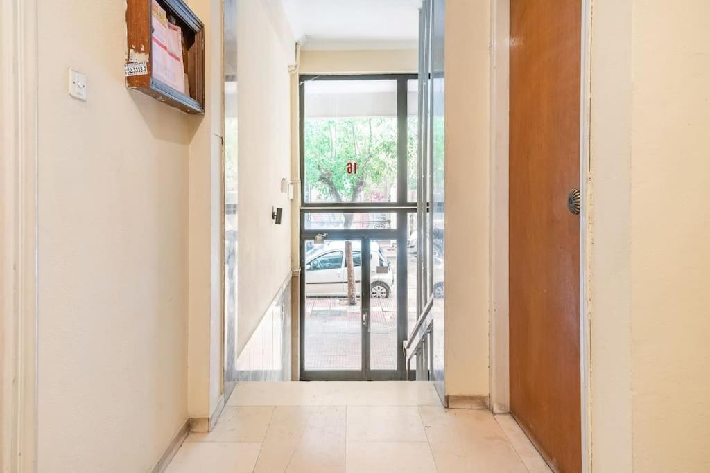 Chic Apt Near Acropolis - Avdi Square Афины Экстерьер фото