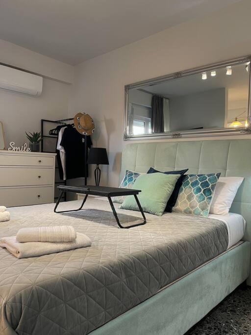 Chic Apt Near Acropolis - Avdi Square Афины Экстерьер фото