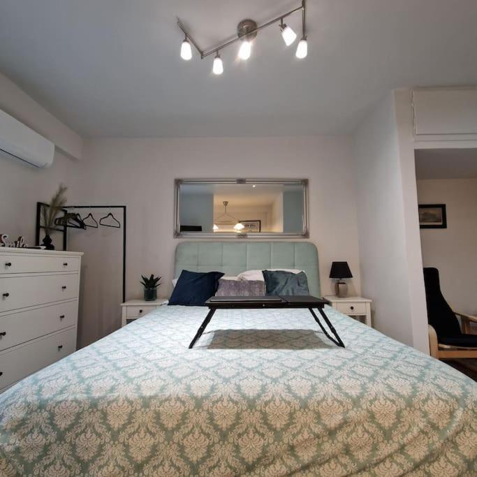 Chic Apt Near Acropolis - Avdi Square Афины Экстерьер фото