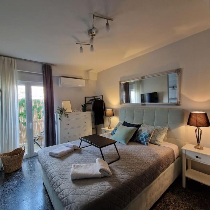 Chic Apt Near Acropolis - Avdi Square Афины Экстерьер фото